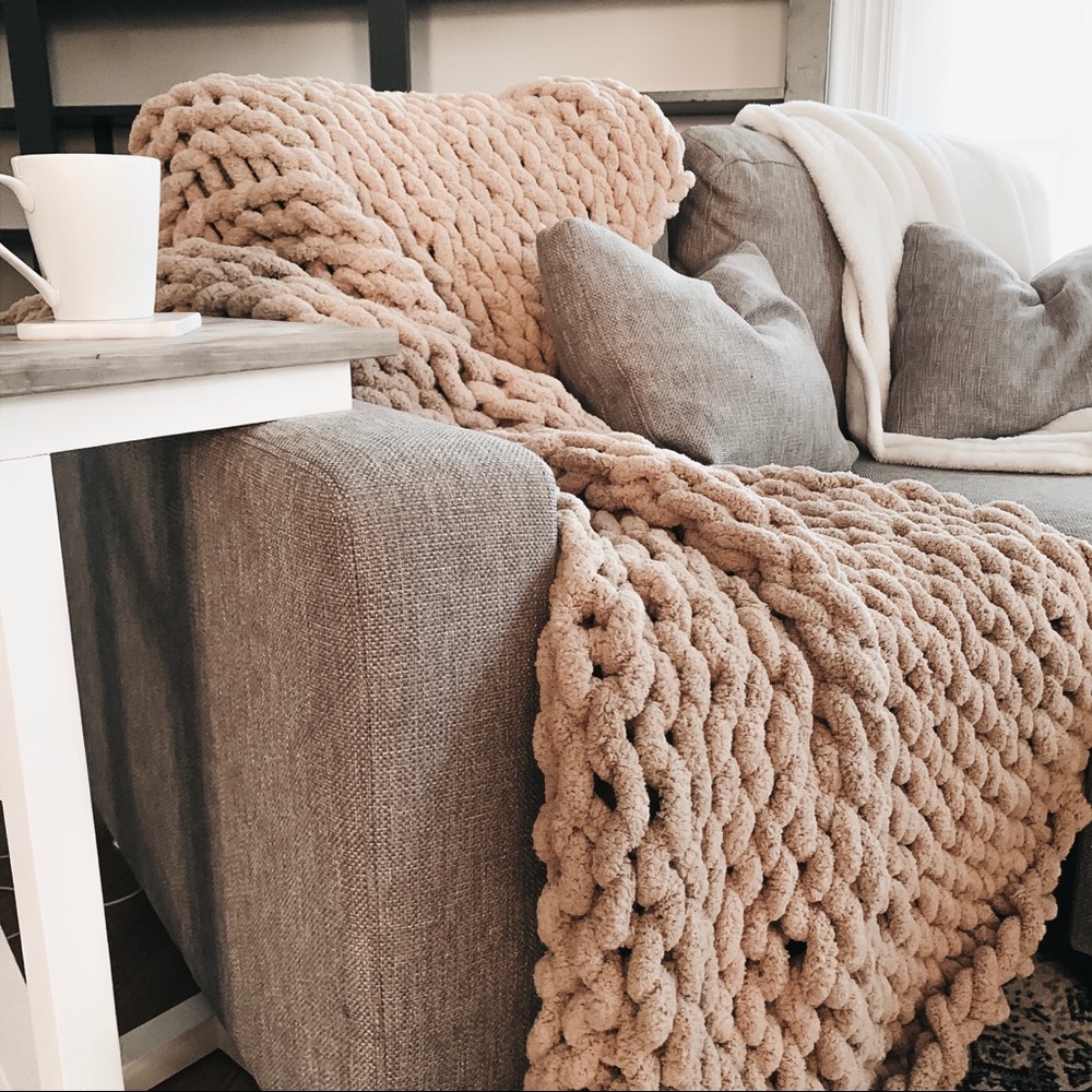 Chunky Hand-Knit Throw Blanket (SUPER COZY + SOFT)